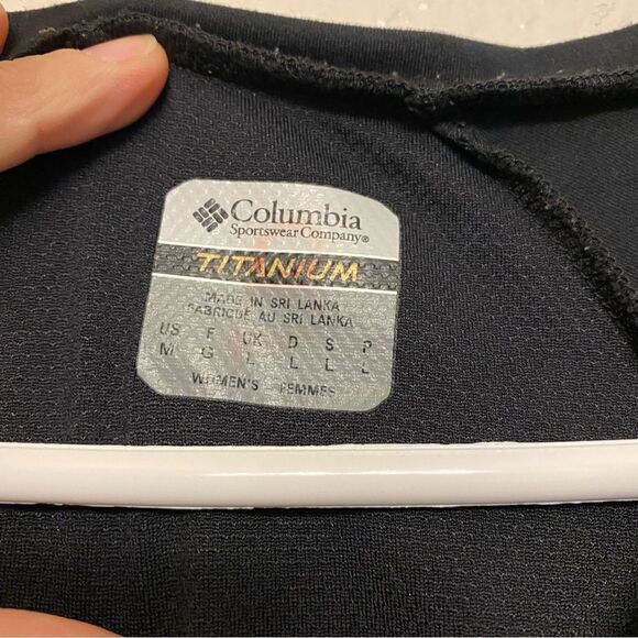 Columbia Titanium athletic tech stretch fabric V-neck T-shirt with pocket M - Picture 5 of 8